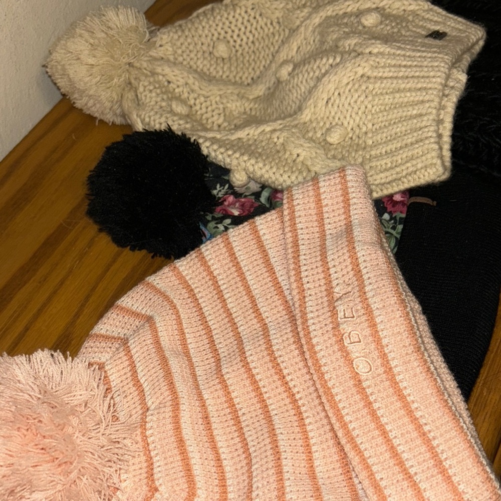 4BEANIES OBEY EMPYRE VANS NEFF
